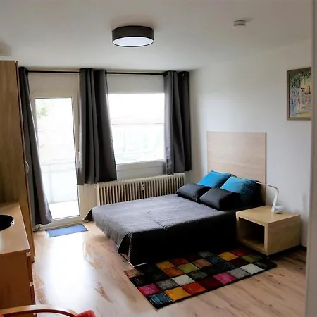 In Mit Sonnenbalkon! *