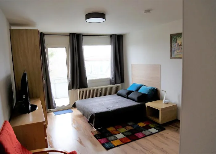 In Mit Sonnenbalkon! *